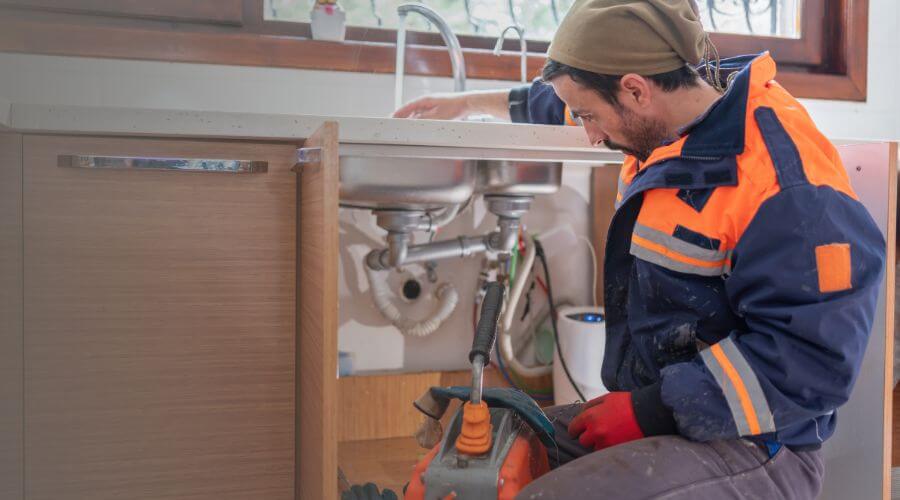 Expert burst pipe repair services in Saragosa, TX